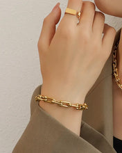 Load image into Gallery viewer, Josie U Link Bracelet Gold
